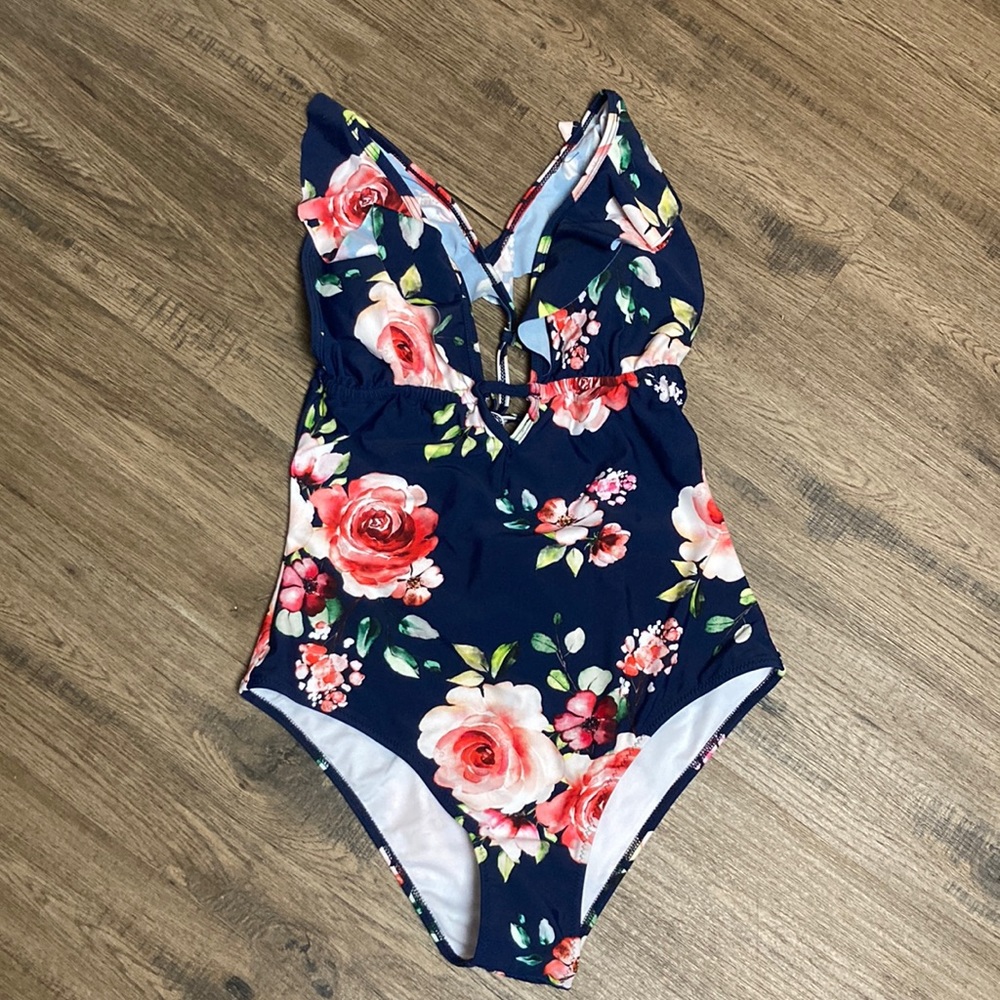 Cupshe|Navy Floral Low V-cut Swimsuit sz Large